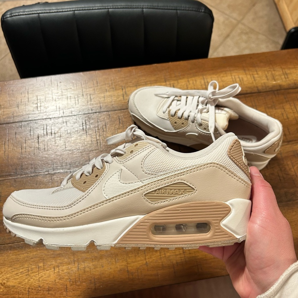 Nike Air Max Women's Shoes Beige and White
